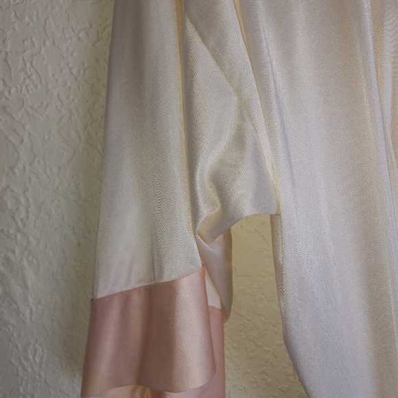 Miss Elaine Robe - Picture 3 of 5